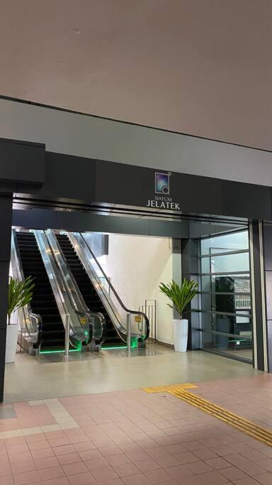 10Mins To Klcc W Lrt+Mall+Netflix Muji Urban Kuala Lumpur Exteriör bild