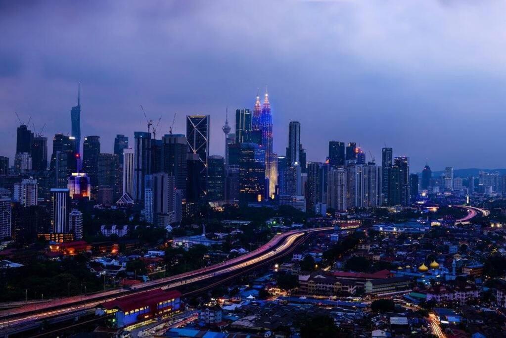 10Mins To Klcc W Lrt+Mall+Netflix Muji Urban Kuala Lumpur Exteriör bild